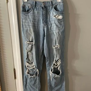 Ripped baggy mom jean